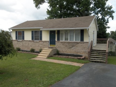 front view of home 323 graymount